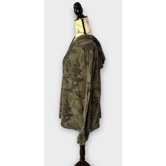 Daytrip Women's Large Camo Buttoned Pullover Hooded Long Sleeve Top Sweatshirt - Picture 2 of 8